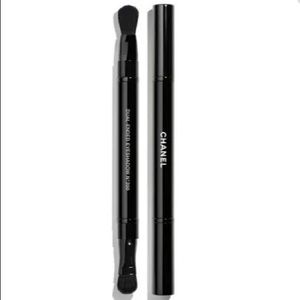 Chanel RETRACTABLE eyeshadow brush N°200